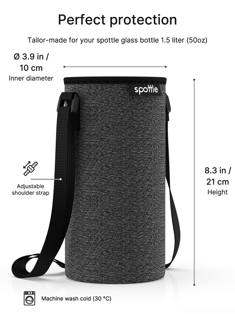 Black bottle sleeve with adjustable shoulder strap for the 1.5 litre spottle glass bottle, including dimensions.