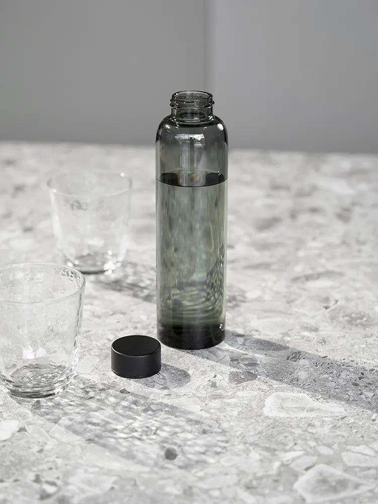 Schwarze Trinkflasche aus Glas – 500 ml
