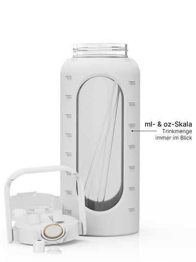 Große graue Trinkflasche mit Schutzhülle, transparentem Sichtfenster, Strohhalm und ml- & oz-Skala.