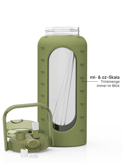 Große olivgrüne Trinkflasche mit Schutzhülle, transparentem Sichtfenster, Strohhalm und ml- & oz-Skala.