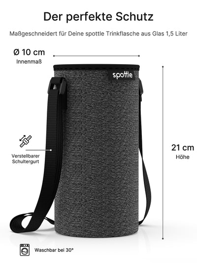 Schwarze Flaschenhülle mit verstellbarem Schultergurt für die spottle Glasflasche 1,5 Liter, mit Maßangaben.